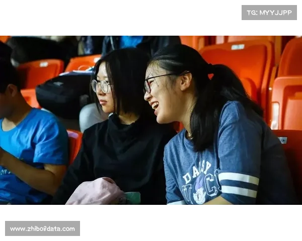 科技城新区队与逍遥游队赛前放狠话，球迷呐喊掀热浪